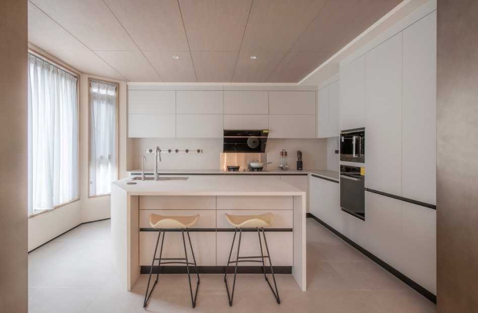 BUILD SOURCE™ Modern Natural Oak High-Gloss PET Kitchen — Open-Plan P030 — 8" x 12" Sample